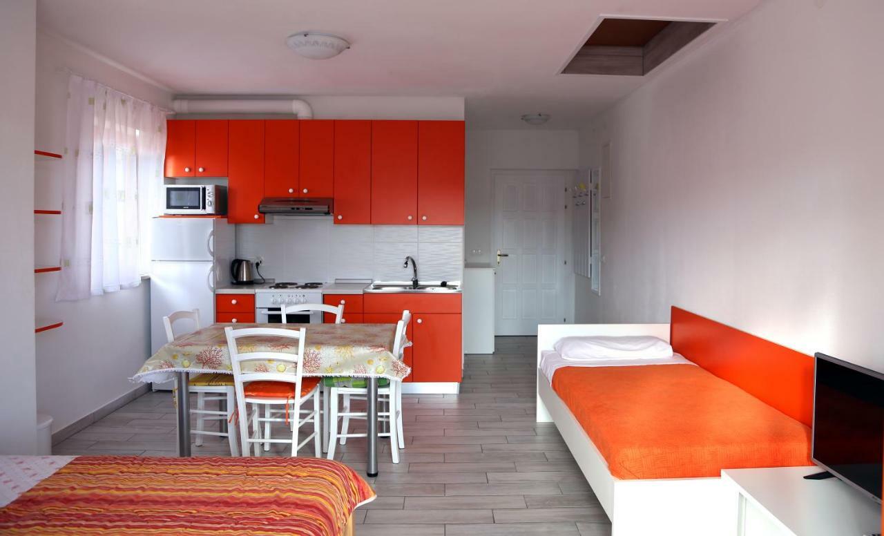Apartment Laura Pinezici (Krk)