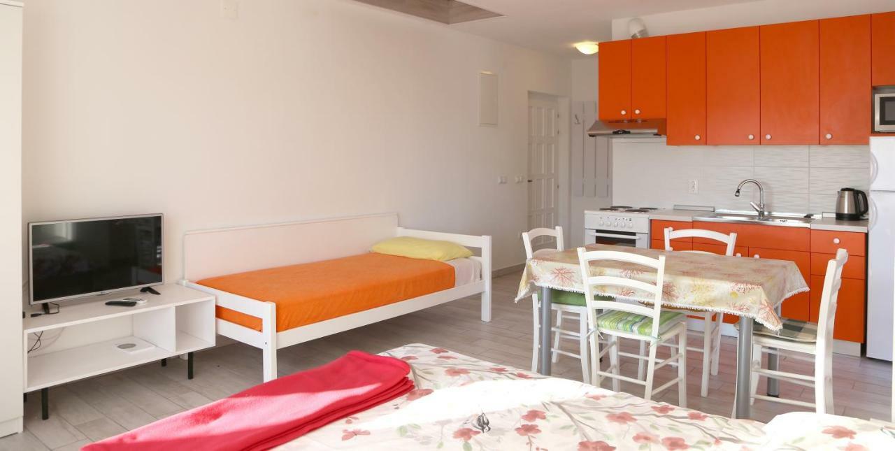 Apartment Laura Pinezici (Krk)
